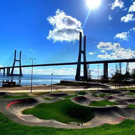 Bom Dia Parque Nacoes Lisboaz アパート